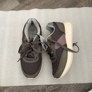 NWT Cat & Jack Gray Sneakers Little Boy’s 13